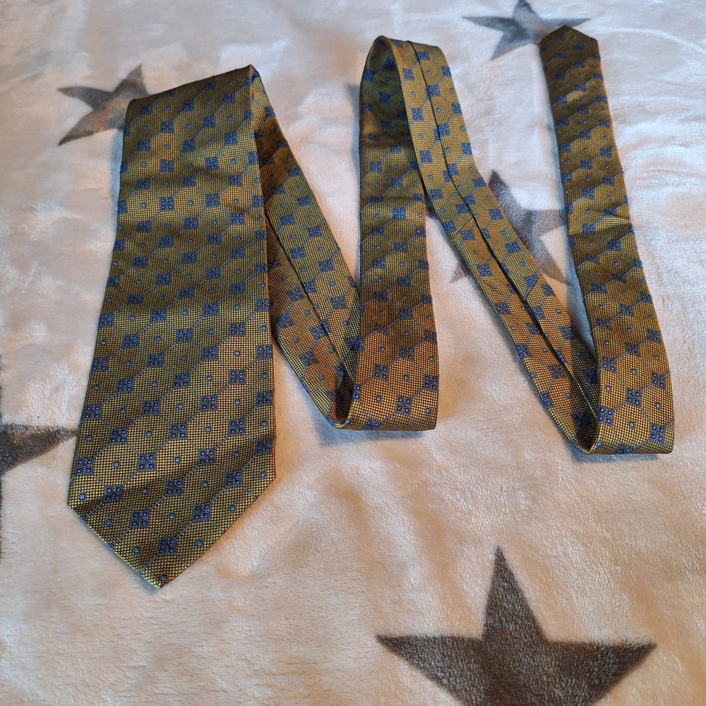 Brooks Brothers 346  Classic Necktie Gold Blue Medallion Geometric Silk Tie